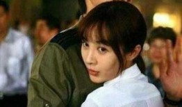 惊全娱乐圈偷听我吃瓜小说,一场意外引发的全民狂欢